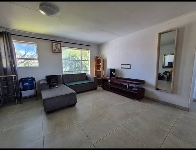 2 BEDROOM FLAT FOR SALE IN VANDERBIJLPARK SE 3
